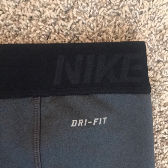 NIKE PRO SIZE SMALL LEGGINGS! - Picture 4 of 4